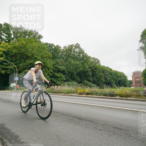 14.09.2025 - Stadtparktriathlon Michael Burmester http://msf.ph/oto/8890823 14.09.2025 10:08:02 Radfahren 556, 580 meine-sportfotos.de