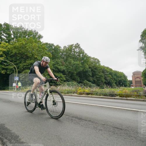 14.09.2025 - Stadtparktriathlon Michael Burmester http://msf.ph/oto/8890829 14.09.2025 10:08:25 Radfahren 618 meine-sportfotos.de