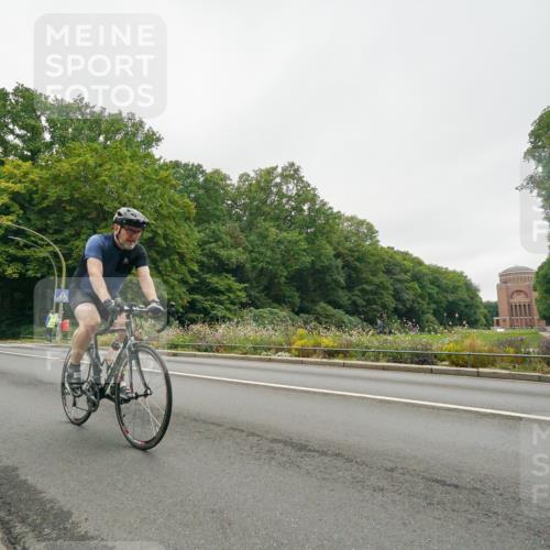 14.09.2025 - Stadtparktriathlon Michael Burmester http://msf.ph/oto/8890832 14.09.2025 10:08:45 Radfahren 550, 587, 593 meine-sportfotos.de