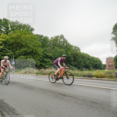14.09.2025 - Stadtparktriathlon Michael Burmester http://msf.ph/oto/8890857 14.09.2025 10:09:52 Radfahren 523, 581, 609, 615 meine-sportfotos.de