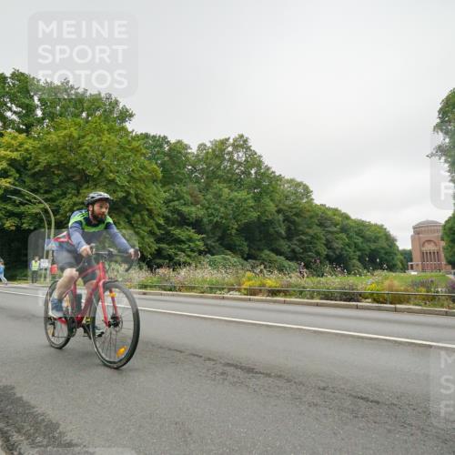 14.09.2025 - Stadtparktriathlon Michael Burmester http://msf.ph/oto/8890861 14.09.2025 10:09:58 Radfahren 523, 581, 609, 615 meine-sportfotos.de