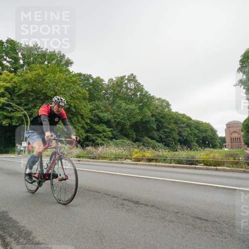 14.09.2025 - Stadtparktriathlon Michael Burmester http://msf.ph/oto/8890869 14.09.2025 10:10:26 Radfahren 561, 577, 594 meine-sportfotos.de