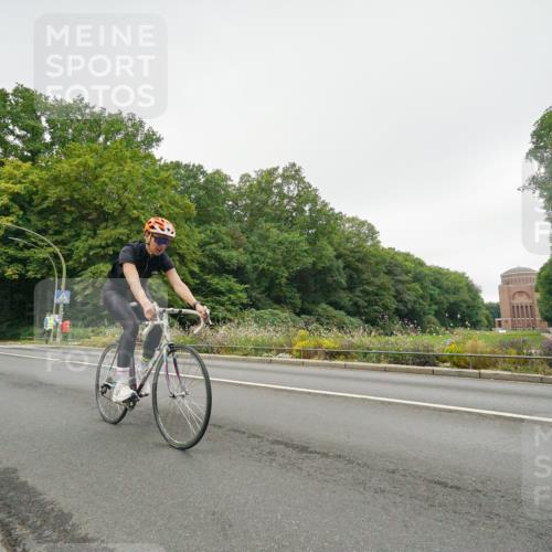 14.09.2025 - Stadtparktriathlon Michael Burmester http://msf.ph/oto/8890876 14.09.2025 10:11:04 Radfahren 530, 574 meine-sportfotos.de