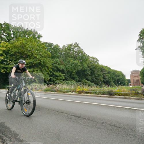 14.09.2025 - Stadtparktriathlon Michael Burmester http://msf.ph/oto/8890880 14.09.2025 10:11:19 Radfahren 528, 533, 568 meine-sportfotos.de