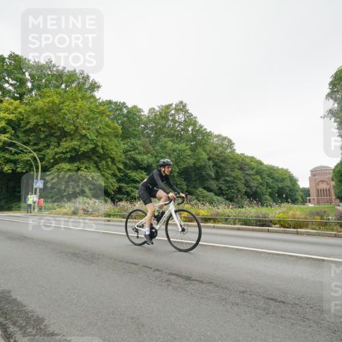 14.09.2025 - Stadtparktriathlon Michael Burmester http://msf.ph/oto/8890888 14.09.2025 10:11:30 Radfahren 532, 565, 589, 596 meine-sportfotos.de