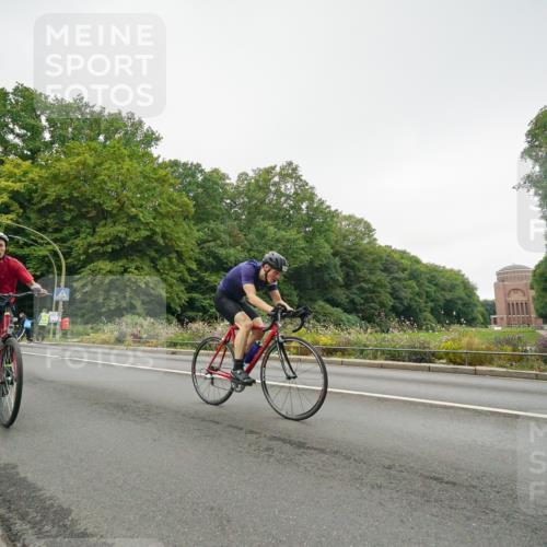 14.09.2025 - Stadtparktriathlon Michael Burmester http://msf.ph/oto/8890900 14.09.2025 10:11:58 Radfahren 539, 549, 558, 611 meine-sportfotos.de