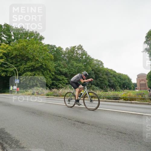 14.09.2025 - Stadtparktriathlon Michael Burmester http://msf.ph/oto/8890946 14.09.2025 10:15:06 Radfahren 541, 575, 593, 597, 604, 605, 717 meine-sportfotos.de