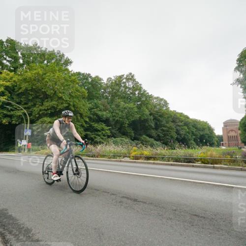 14.09.2025 - Stadtparktriathlon Michael Burmester http://msf.ph/oto/8890959 14.09.2025 10:15:41 Radfahren 519, 545, 608 meine-sportfotos.de