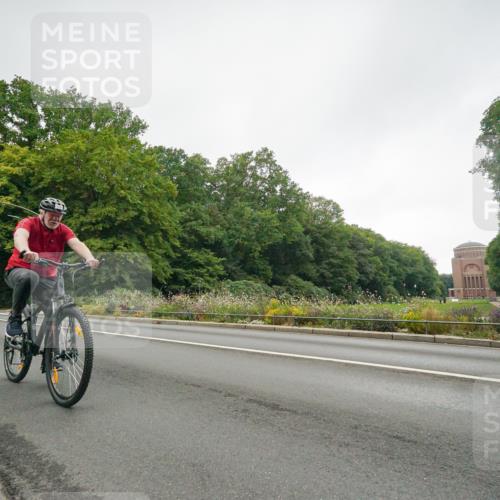 14.09.2025 - Stadtparktriathlon Michael Burmester http://msf.ph/oto/8890972 14.09.2025 10:16:21 Radfahren 542, 555, 573, 580, 587, 598, 642 meine-sportfotos.de