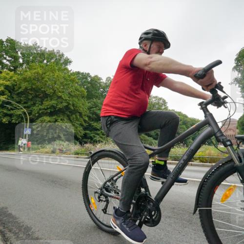 14.09.2025 - Stadtparktriathlon Michael Burmester http://msf.ph/oto/8890974 14.09.2025 10:16:21 Radfahren 542, 555, 573, 580, 587, 598, 642 meine-sportfotos.de