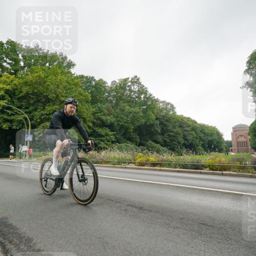 14.09.2025 - Stadtparktriathlon Michael Burmester http://msf.ph/oto/8890986 14.09.2025 10:16:41 Radfahren 550, 585, 588, 614, 615, 629 meine-sportfotos.de