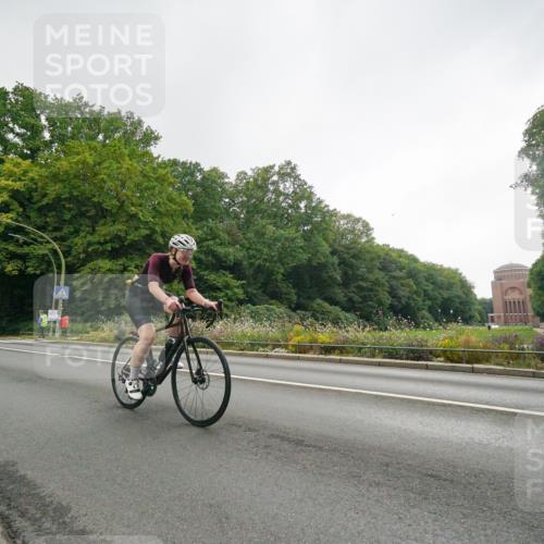 14.09.2025 - Stadtparktriathlon Michael Burmester http://msf.ph/oto/8890995 14.09.2025 10:17:09 Radfahren 525, 551, 630, 660 meine-sportfotos.de