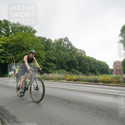 14.09.2025 - Stadtparktriathlon Michael Burmester http://msf.ph/oto/8890996 14.09.2025 10:17:11 Radfahren 525, 551, 630, 660 meine-sportfotos.de