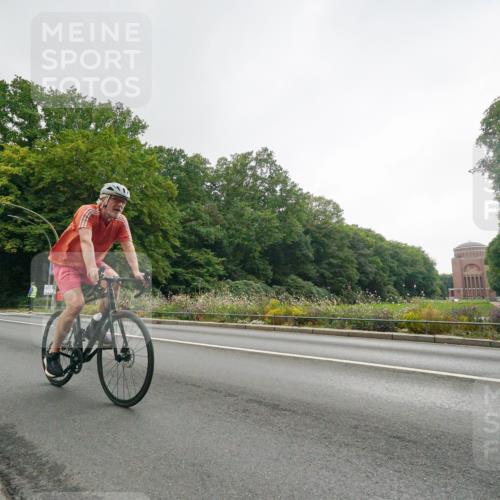 14.09.2025 - Stadtparktriathlon Michael Burmester http://msf.ph/oto/8891001 14.09.2025 10:17:26 Radfahren 616 meine-sportfotos.de
