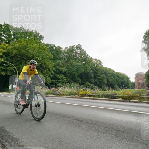 14.09.2025 - Stadtparktriathlon Michael Burmester http://msf.ph/oto/8891005 14.09.2025 10:18:01 Radfahren 523, 606, 676 meine-sportfotos.de
