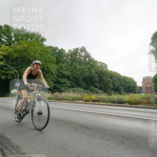 14.09.2025 - Stadtparktriathlon Michael Burmester http://msf.ph/oto/8891006 14.09.2025 10:18:02 Radfahren 523, 606, 676, 718 meine-sportfotos.de