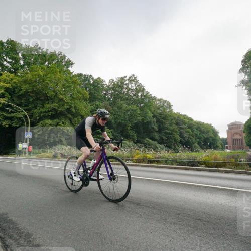 14.09.2025 - Stadtparktriathlon Michael Burmester http://msf.ph/oto/8891024 14.09.2025 10:19:03 Radfahren 617, 651, 693, 695 meine-sportfotos.de
