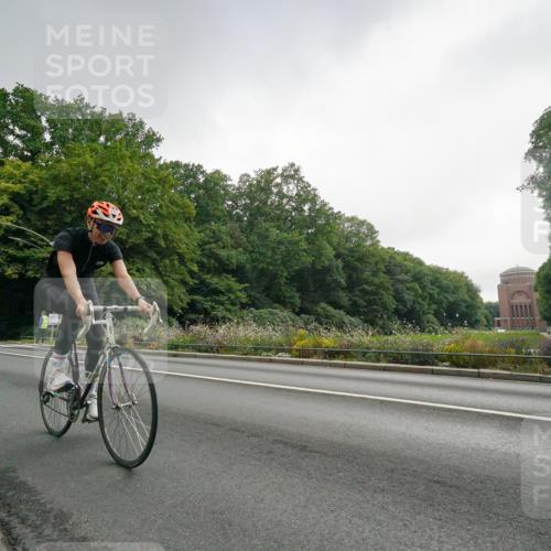 14.09.2025 - Stadtparktriathlon Michael Burmester http://msf.ph/oto/8891029 14.09.2025 10:19:13 Radfahren 530, 581, 651, 665, 693, 695 meine-sportfotos.de