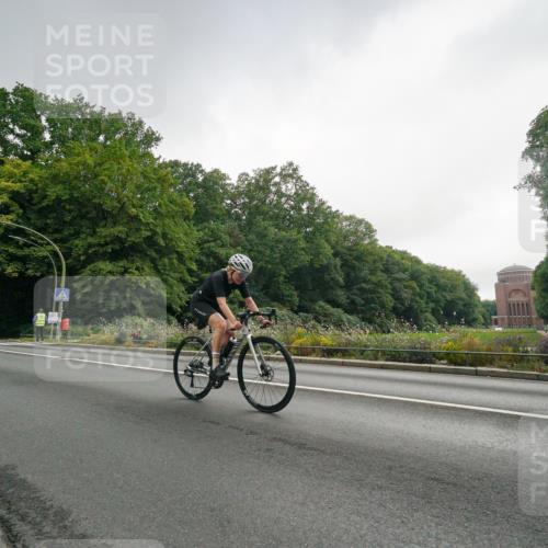 14.09.2025 - Stadtparktriathlon Michael Burmester http://msf.ph/oto/8891030 14.09.2025 10:19:16 Radfahren 530, 581, 665 meine-sportfotos.de