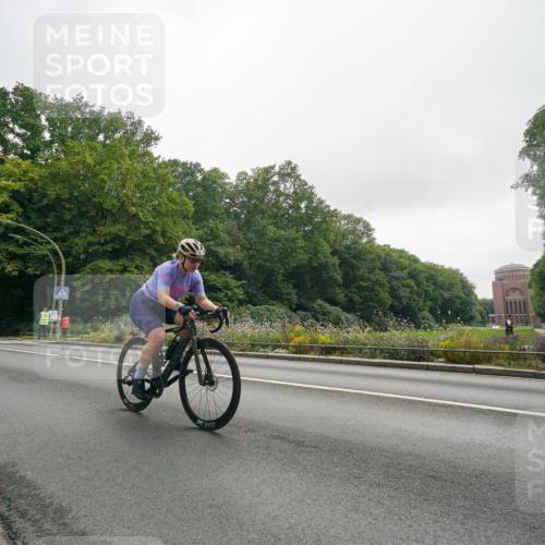 14.09.2025 - Stadtparktriathlon Michael Burmester http://msf.ph/oto/8891056 14.09.2025 10:20:36 Radfahren 547, 628, 688, 702 meine-sportfotos.de