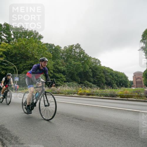 14.09.2025 - Stadtparktriathlon Michael Burmester http://msf.ph/oto/8891080 14.09.2025 10:21:14 Radfahren 524, 533, 566, 596, 648 meine-sportfotos.de