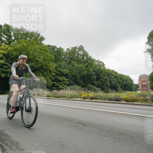 14.09.2025 - Stadtparktriathlon Michael Burmester http://msf.ph/oto/8891102 14.09.2025 10:21:53 Radfahren 586, 639, 697, 699, 712, 714 meine-sportfotos.de