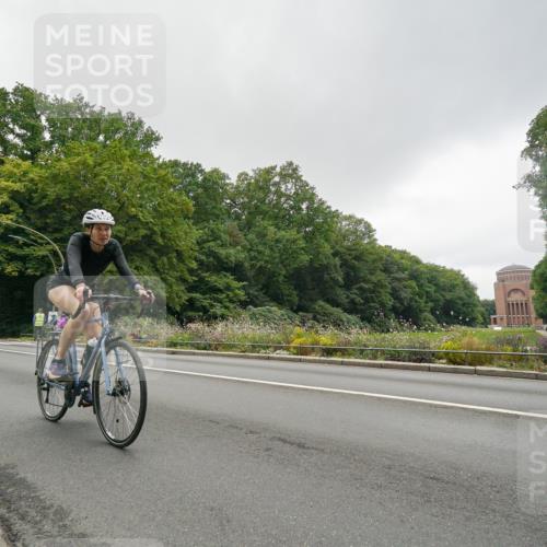 14.09.2025 - Stadtparktriathlon Michael Burmester http://msf.ph/oto/8891105 14.09.2025 10:21:55 Radfahren 586, 639, 697, 699, 712, 714 meine-sportfotos.de