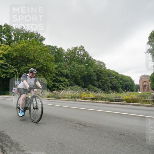 14.09.2025 - Stadtparktriathlon Michael Burmester http://msf.ph/oto/8891116 14.09.2025 10:22:22 Radfahren 546, 578, 700, 704, 708 meine-sportfotos.de