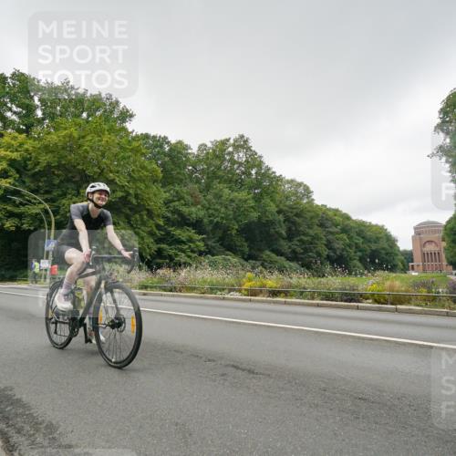 14.09.2025 - Stadtparktriathlon Michael Burmester http://msf.ph/oto/8891121 14.09.2025 10:22:40 Radfahren 526, 541, 553, 568, 584, 590 meine-sportfotos.de