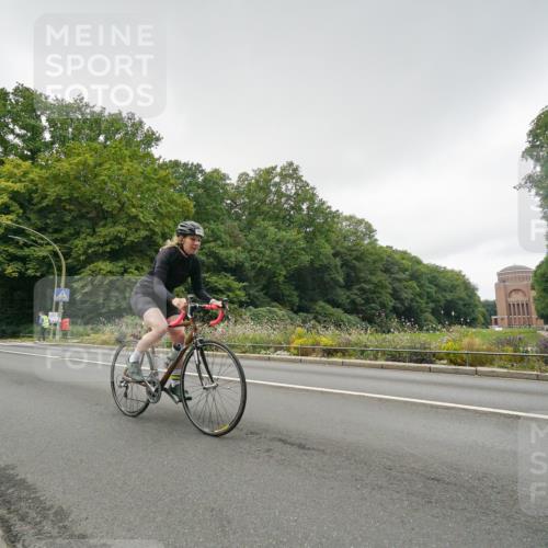 14.09.2025 - Stadtparktriathlon Michael Burmester http://msf.ph/oto/8891122 14.09.2025 10:22:41 Radfahren 526, 541, 553, 568, 584, 590, 646 meine-sportfotos.de