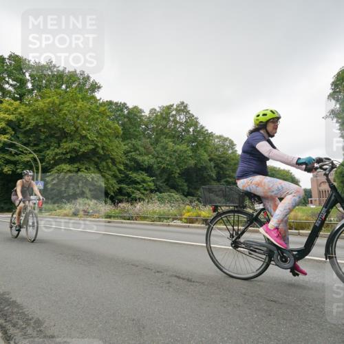 14.09.2025 - Stadtparktriathlon Michael Burmester http://msf.ph/oto/8891127 14.09.2025 10:22:48 Radfahren 553, 568, 584, 591, 646, 716 meine-sportfotos.de