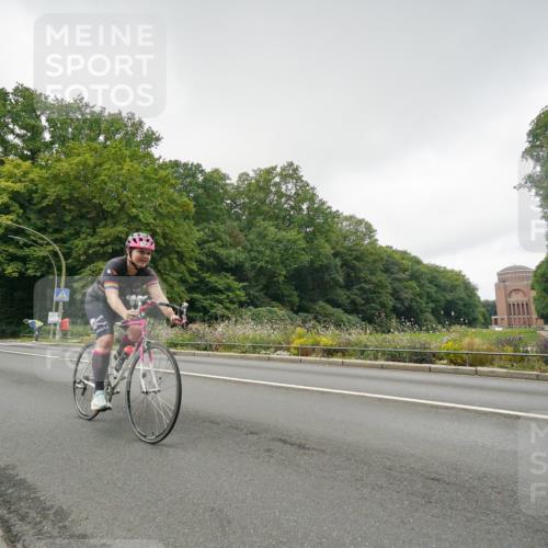 14.09.2025 - Stadtparktriathlon Michael Burmester http://msf.ph/oto/8891132 14.09.2025 10:22:55 Radfahren 556, 591, 646, 654, 716 meine-sportfotos.de