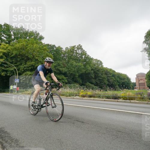 14.09.2025 - Stadtparktriathlon Michael Burmester http://msf.ph/oto/8891151 14.09.2025 10:23:34 Radfahren 545, 555, 587, 595, 607, 608, 618, 624, 642, 647, 698, 706 meine-sportfotos.de