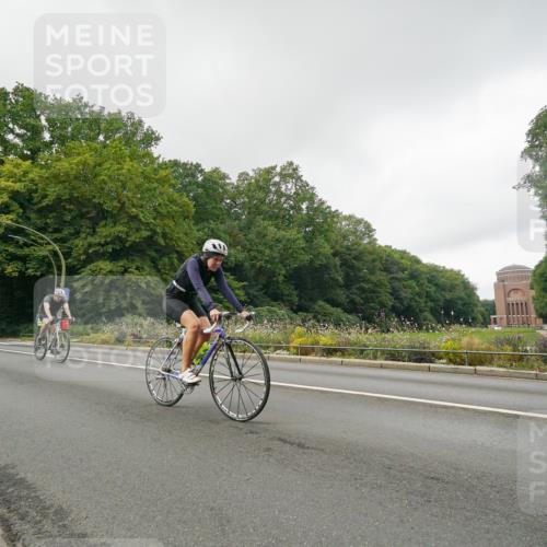 14.09.2025 - Stadtparktriathlon Michael Burmester http://msf.ph/oto/8891153 14.09.2025 10:23:35 Radfahren 545, 555, 587, 595, 607, 608, 618, 624, 642, 698, 706 meine-sportfotos.de