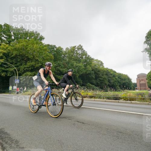 14.09.2025 - Stadtparktriathlon Michael Burmester http://msf.ph/oto/8891164 14.09.2025 10:24:24 Radfahren 550, 585, 614, 678 meine-sportfotos.de