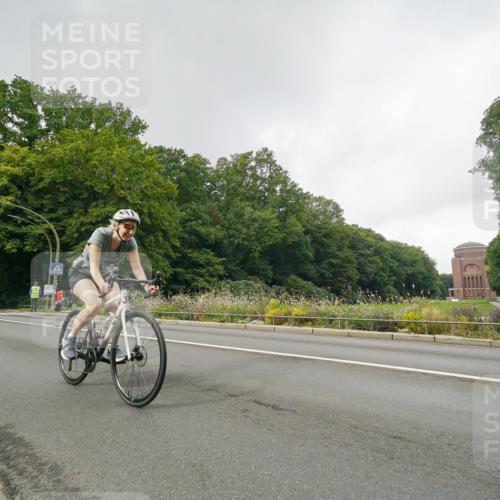 14.09.2025 - Stadtparktriathlon Michael Burmester http://msf.ph/oto/8891179 14.09.2025 10:24:45 Radfahren 511, 525, 537, 551, 580, 663, 683, 701 meine-sportfotos.de