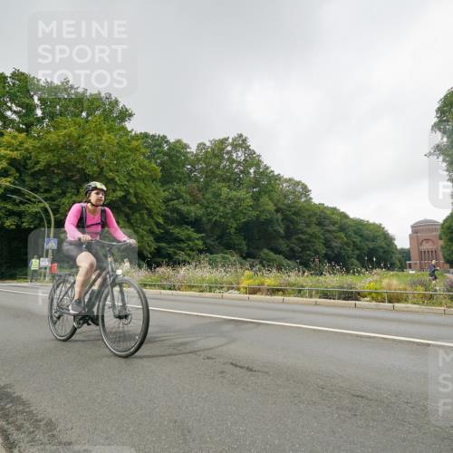 14.09.2025 - Stadtparktriathlon Michael Burmester http://msf.ph/oto/8891188 14.09.2025 10:25:04 Radfahren 519, 536, 679 meine-sportfotos.de