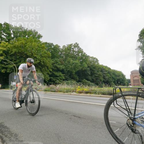 14.09.2025 - Stadtparktriathlon Michael Burmester http://msf.ph/oto/8891191 14.09.2025 10:25:16 Radfahren 571, 576, 660, 671 meine-sportfotos.de