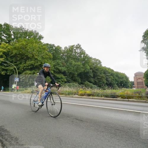 14.09.2025 - Stadtparktriathlon Michael Burmester http://msf.ph/oto/8891223 14.09.2025 10:26:32 Radfahren 561, 641, 664, 665, 692 meine-sportfotos.de