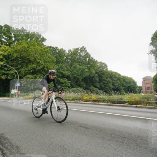 14.09.2025 - Stadtparktriathlon Michael Burmester http://msf.ph/oto/8891253 14.09.2025 10:27:33 Radfahren 589 meine-sportfotos.de