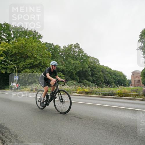 14.09.2025 - Stadtparktriathlon Michael Burmester http://msf.ph/oto/8891260 14.09.2025 10:28:06 Radfahren 539, 633, 661, 677, 710 meine-sportfotos.de