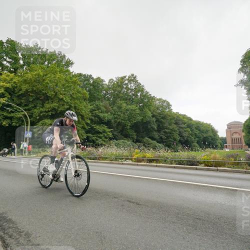 14.09.2025 - Stadtparktriathlon Michael Burmester http://msf.ph/oto/8891267 14.09.2025 10:28:29 Radfahren 529, 667 meine-sportfotos.de