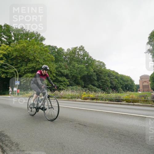 14.09.2025 - Stadtparktriathlon Michael Burmester http://msf.ph/oto/8891269 14.09.2025 10:28:32 Radfahren 529, 667 meine-sportfotos.de