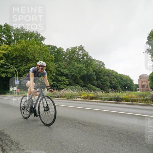 14.09.2025 - Stadtparktriathlon Michael Burmester http://msf.ph/oto/8891273 14.09.2025 10:28:49 Radfahren 592, 611, 619, 632, 694, 720 meine-sportfotos.de
