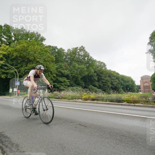 14.09.2025 - Stadtparktriathlon Michael Burmester http://msf.ph/oto/8891279 14.09.2025 10:29:00 Radfahren 581, 694, 702, 721 meine-sportfotos.de