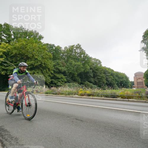 14.09.2025 - Stadtparktriathlon Michael Burmester http://msf.ph/oto/8891281 14.09.2025 10:29:02 Radfahren 565, 581, 655, 694, 702, 721 meine-sportfotos.de