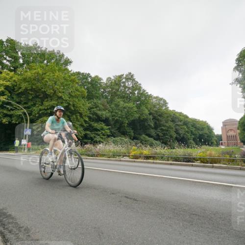 14.09.2025 - Stadtparktriathlon Michael Burmester http://msf.ph/oto/8891283 14.09.2025 10:29:09 Radfahren 532, 565, 643, 655, 688, 702 meine-sportfotos.de
