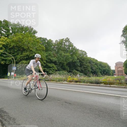 14.09.2025 - Stadtparktriathlon Michael Burmester http://msf.ph/oto/8891286 14.09.2025 10:29:12 Radfahren 532, 565, 643, 655, 685, 688 meine-sportfotos.de