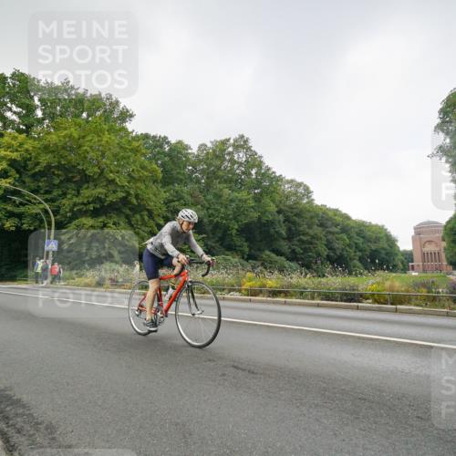 14.09.2025 - Stadtparktriathlon Michael Burmester http://msf.ph/oto/8891310 14.09.2025 10:30:28 Radfahren 586, 620, 645, 697, 699, 700, 704 meine-sportfotos.de