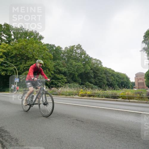14.09.2025 - Stadtparktriathlon Michael Burmester http://msf.ph/oto/8891311 14.09.2025 10:30:29 Radfahren 586, 596, 620, 645, 697, 699, 700, 704 meine-sportfotos.de